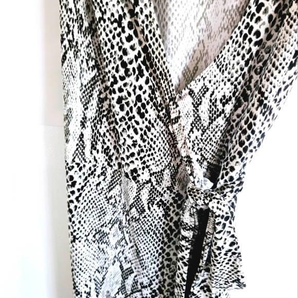 Norma Kamali Snake Skin Print Rushed Short Sleeve Wrap Dress Women's Size S - Picture 3 of 7